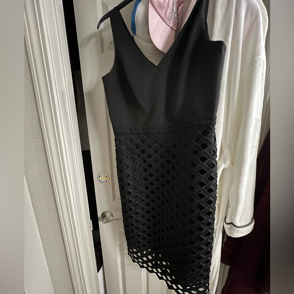 Elegant Black Sleeveless Dress white house black market new  never worn size 10
